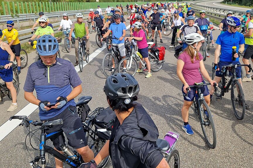 Farraddemo_Susanne_Garreis.jpeg Fahrraddemo auf der Bundesstraße